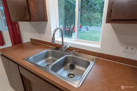 Kitchen - 7154 Mecklem Rd, Everson, WA 98247 photo 3 of 5