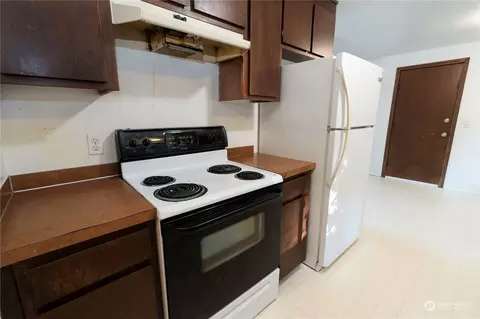 Kitchen - 7154 Mecklem Rd, Everson, WA 98247 photo 4 of 5