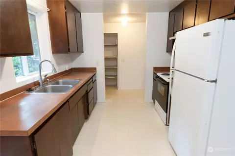 Kitchen - 7154 Mecklem Rd, Everson, WA 98247 photo 1 of 5