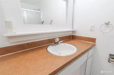 Bath - 7154 Mecklem Rd, Everson, WA 98247 photo 2 of 2