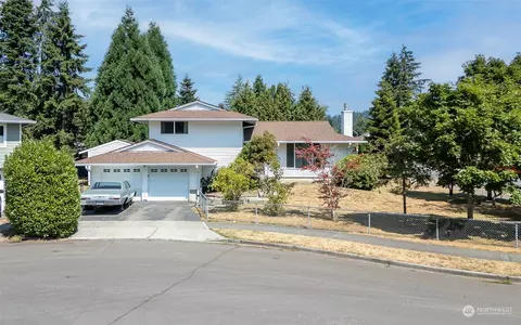 4440 NE 23rd Ct, Renton, WA 98059