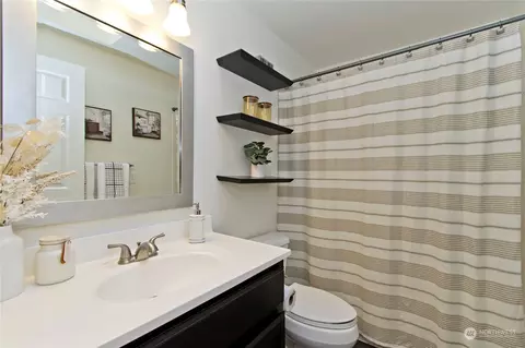 Bath - 3309 Spring Pl, Enumclaw, WA 98022 photo 4 of 4