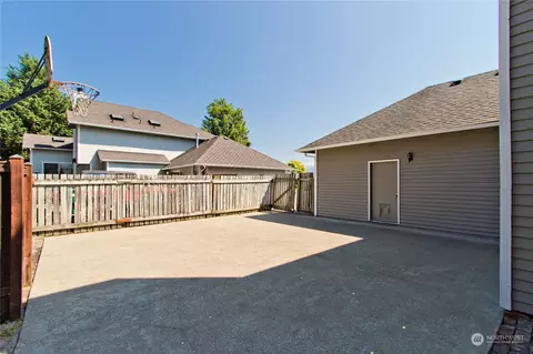 Exterior - 3309 Spring Pl, Enumclaw, WA 98022 photo 8 of 13