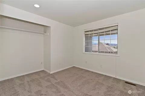 Bedroom - 3309 Spring Pl, Enumclaw, WA 98022 photo 5 of 6