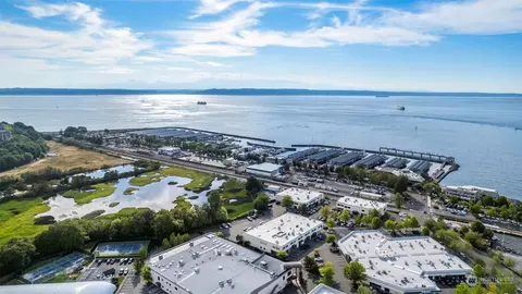 524 Maple St #304, Edmonds, WA 98020 photo 2