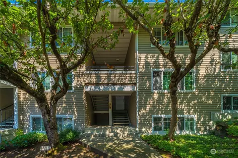 9838 NE 122nd St #Q102, Kirkland, WA 98034