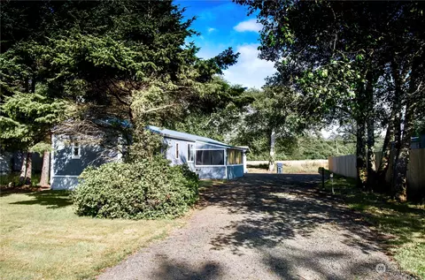802 S Rain St, Ocean Shores, WA 98569