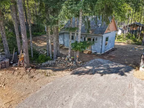 561 N Mountain View Dr, Hoodsport, WA 98548