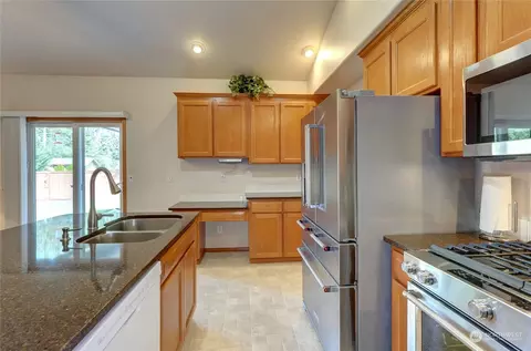 Kitchen - 6907 227th St E, Spanaway, WA 98387 photo 4 of 5