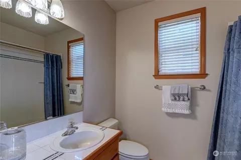 Bath - 6907 227th St E, Spanaway, WA 98387 photo 3 of 3