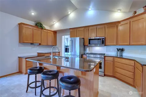 Kitchen - 6907 227th St E, Spanaway, WA 98387 photo 2 of 5
