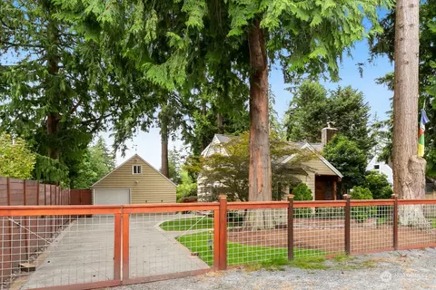 541 NE 117th St, Seattle, WA 98125