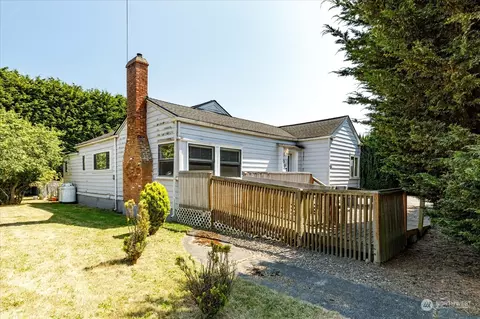 307 S Main St, Coupeville, WA 98239