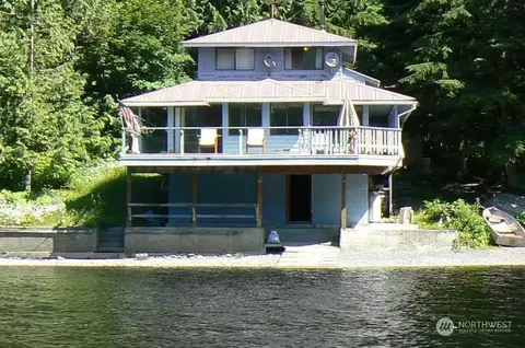 50637 SE N Lake Hancock Rd, Snoqualmie, WA 98065