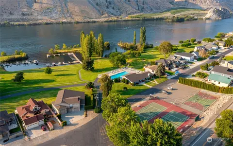 370 W Emerson Dr, Orondo, WA 98843
