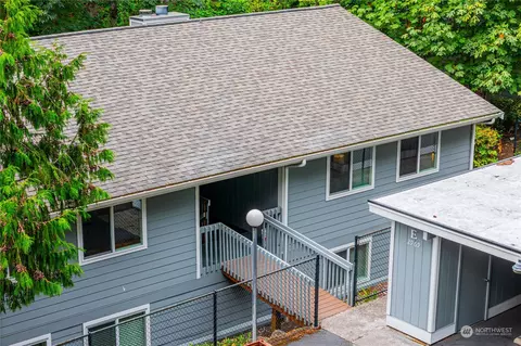 2969 SE Mile Hill Dr #E4, Port Orchard, WA 98366