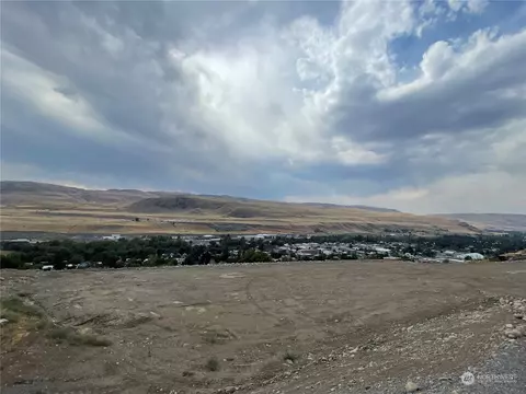 9 Parks Dr, Okanogan, WA 98840