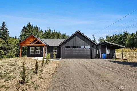 102 Lily Ln, Castle Rock, WA 98611