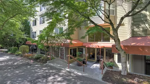 8745 Greenwood Ave N #301, Seattle, WA 98103