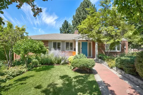 210 S 37th Ave, Yakima, WA 98902
