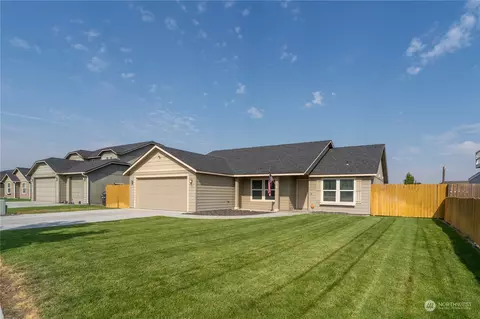 817 S Lakeland Dr, Moses Lake, WA 98837
