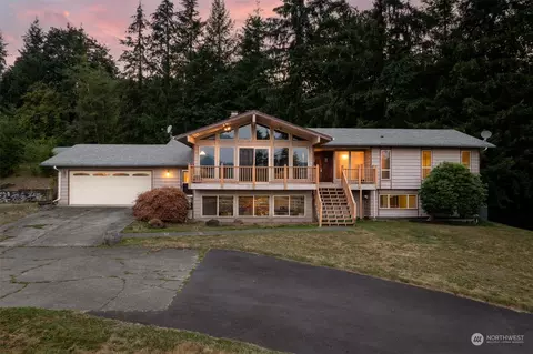 735 N Maple Hill Rd, Kelso, WA 98626