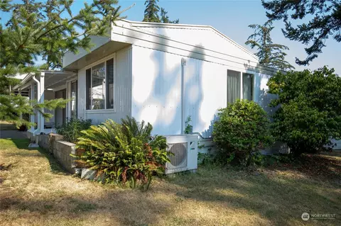 1361 NE Goldie Rd #2, Oak Harbor, WA 98277
