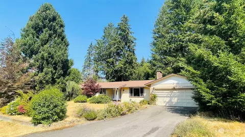 91 E Lakeshore Dr, Allyn, WA 98524