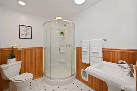 Bath - 7110 Jefferson Ave, Everett, WA 98203 photo 3 of 3