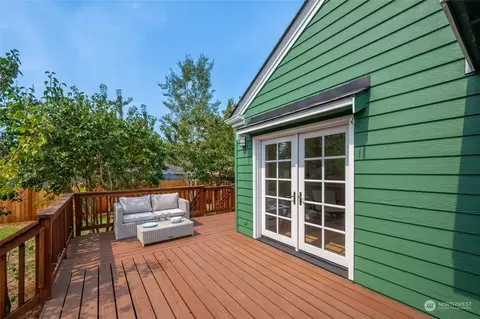 Exterior - 7110 Jefferson Ave, Everett, WA 98203 photo 4 of 5