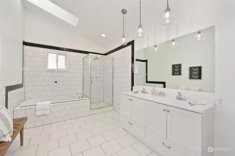 Bath - 7110 Jefferson Ave, Everett, WA 98203 photo 1 of 3