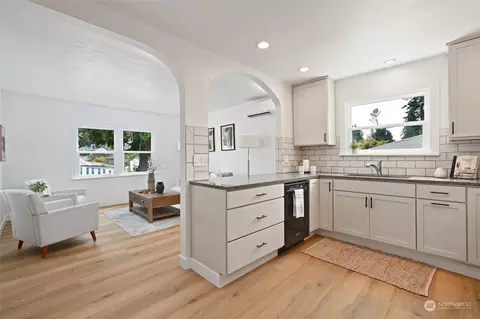 Kitchen - 7110 Jefferson Ave, Everett, WA 98203 photo 2 of 2