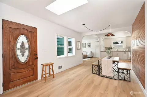 Entry Way - 7110 Jefferson Ave, Everett, WA 98203 photo 1 of 3