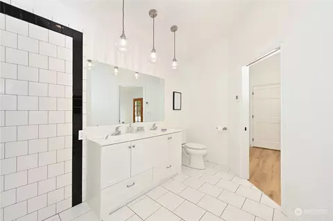 Bath - 7110 Jefferson Ave, Everett, WA 98203 photo 2 of 3
