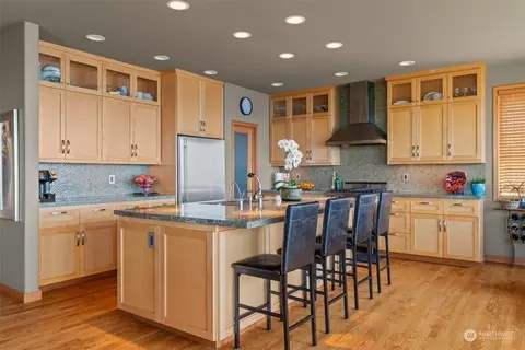 18318 Olympic View Dr, Edmonds, WA 98020 photo 12