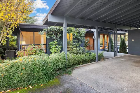 7919 NE 26th St, Medina, WA 98039