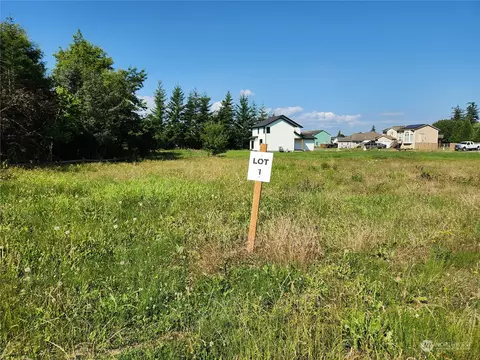 407 E 2nd, Nooksack, WA 98276 photo 2