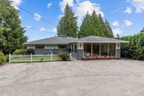 25626 Lake Fenwick Rd, Kent, WA 98032