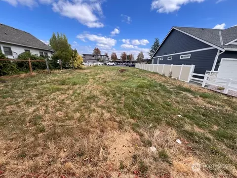 605 2nd St SW, Puyallup, WA 98371