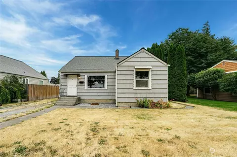811 4th St SE, Puyallup, WA 98372