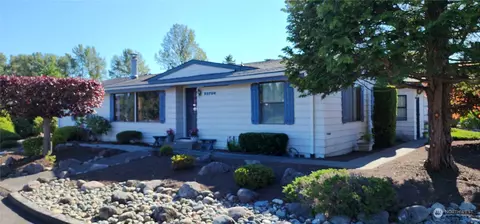 23706 Lake Dr W, Bothell, WA 98021