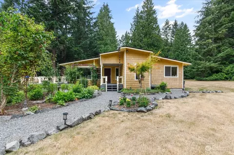5823 Bob Galbreath Rd, Clinton, WA 98236
