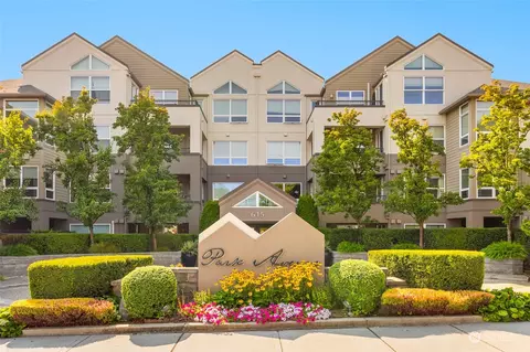 615 6th St #304, Kirkland, WA 98033