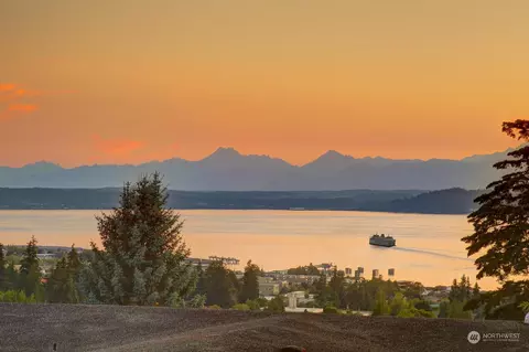 1251 Vista Way, Edmonds, WA 98020