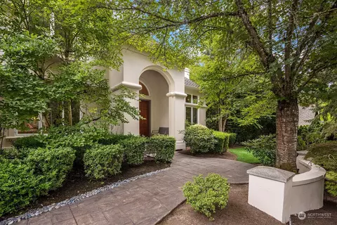 424 214th Ave SE, Sammamish, WA 98074