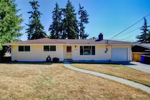 1653 NE 4th Ave, Oak Harbor, WA 98277