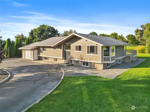 831 S Hummingbird Dr, Othello, WA 99344