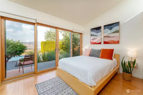 Bedroom - 494 Boyd Rd, Chelan, WA 98816 photo 7 of 7
