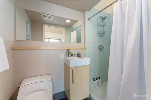 Bath - 494 Boyd Rd, Chelan, WA 98816 photo 5 of 5
