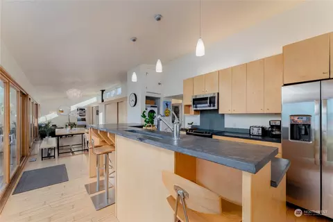 Kitchen - 494 Boyd Rd, Chelan, WA 98816 photo 3 of 3